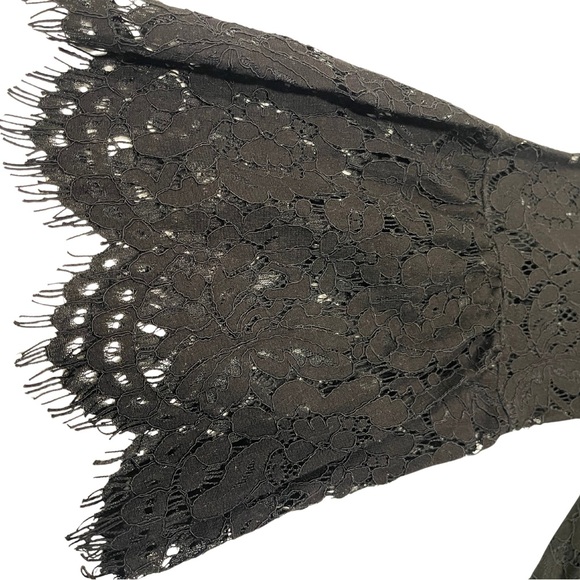 Isaac Mizrahi Women’s Black Lace Top
Size Medium - Picture 4 of 4